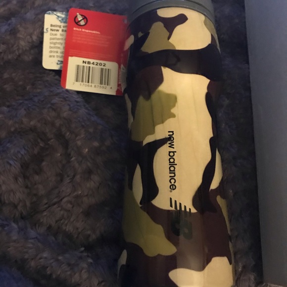 New Balance Camo Stainls Stl Flip-Straw Bottle NIB - Picture 2 of 4